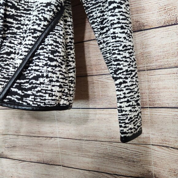 Women's CHICO'S Zebra-Print Style Jacquard Jacket Black & White Size 2 (M/L) - Picture 5 of 13